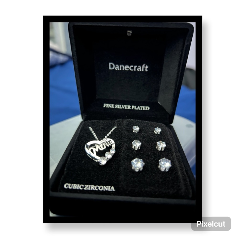 NWOT Silver 'Mom' Necklace and Earring Set